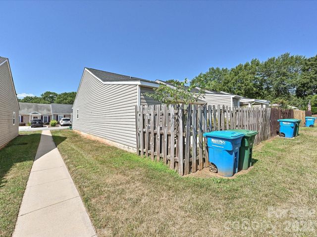 2013 Pin Oak Place, Cramerton, NC 28032