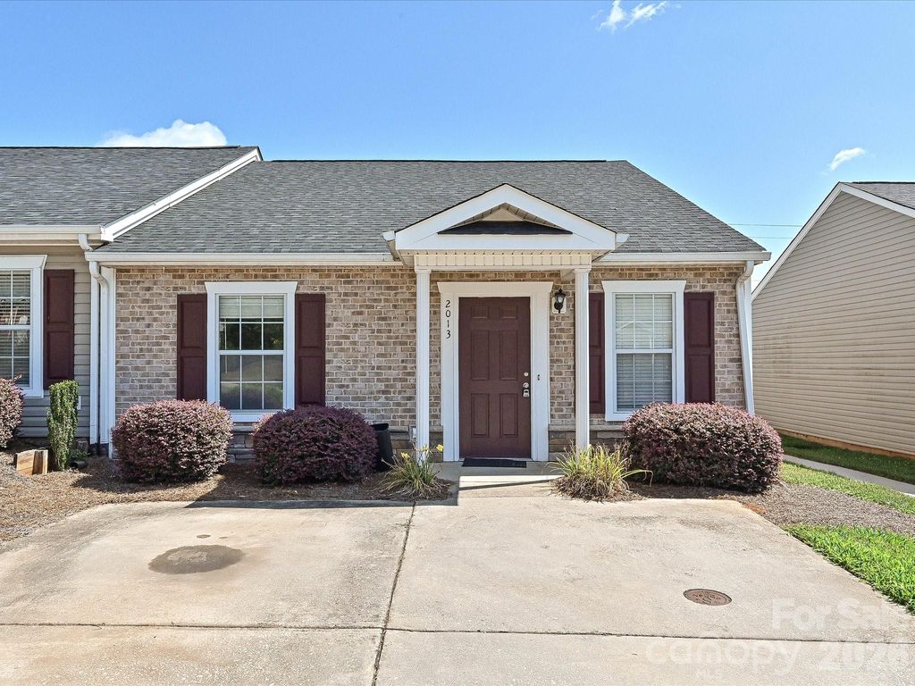 2013 Pin Oak Place, Cramerton, NC 28032
