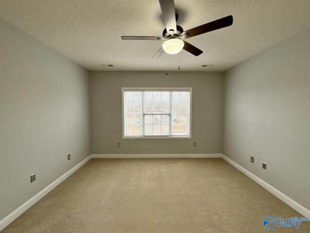 2700 Cobble Drive SE, Owens Cross Roads, AL 35763