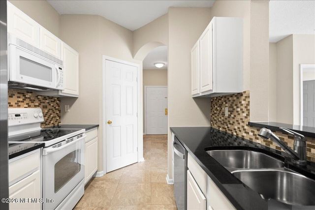 10550 BAYMEADOWS Road 924, Jacksonville, FL 32256