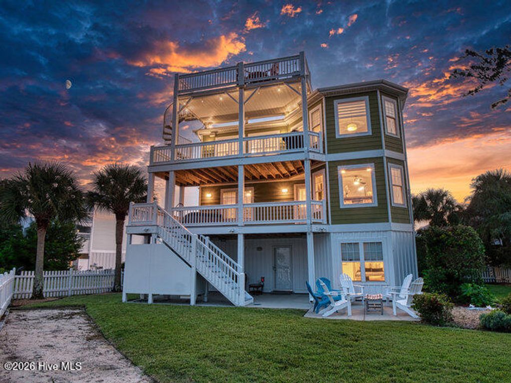 Image 3 of property listing at 130 Heather Lane, Kure Beach, NC 28449