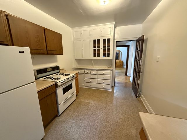 3146 Harlem Avenue 2D, Riverside, IL 60546