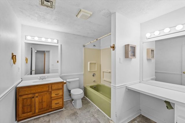 21 Surrey Ln 21, Bourne, MA 02532