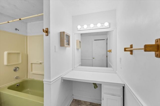21 Surrey Ln 21, Bourne, MA 02532