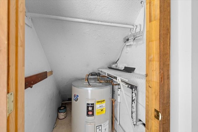 21 Surrey Ln 21, Bourne, MA 02532