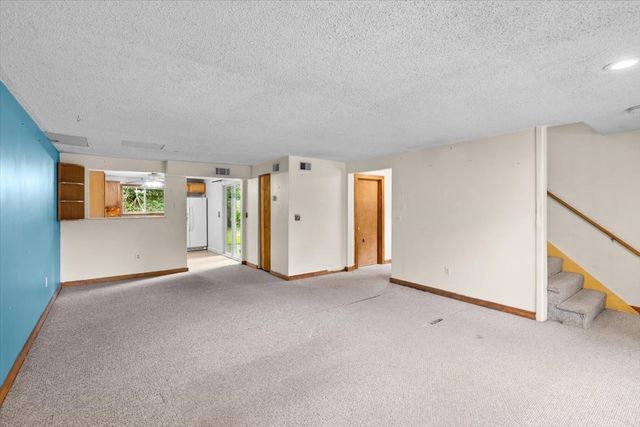 21 Surrey Ln 21, Bourne, MA 02532