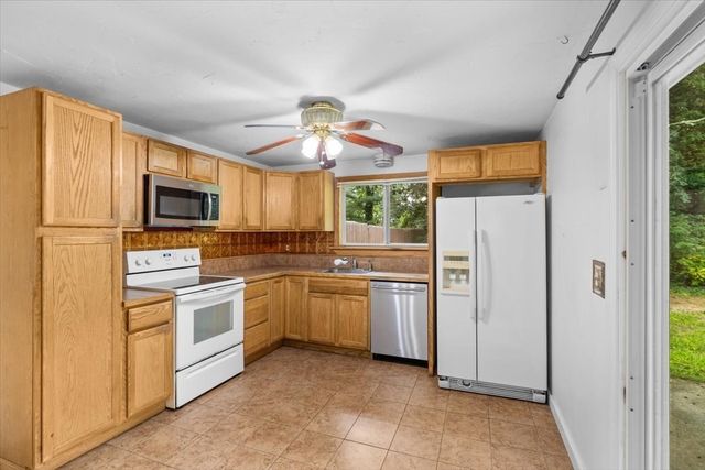 21 Surrey Ln 21, Bourne, MA 02532