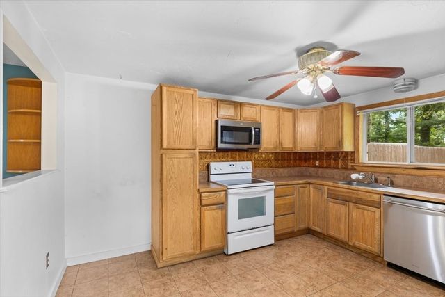 21 Surrey Ln 21, Bourne, MA 02532