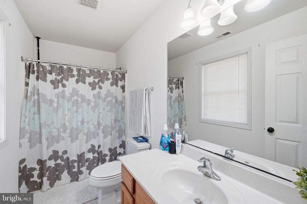Image 11 of property listing at 103 ELMOR CT, Greensboro, MD 21639