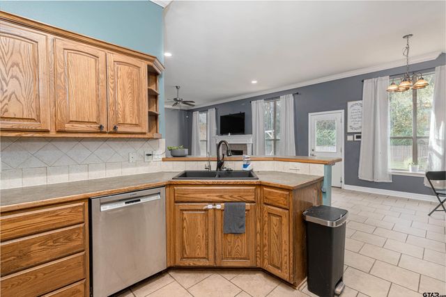 245 Maggie Circle, Flint, TX 75762