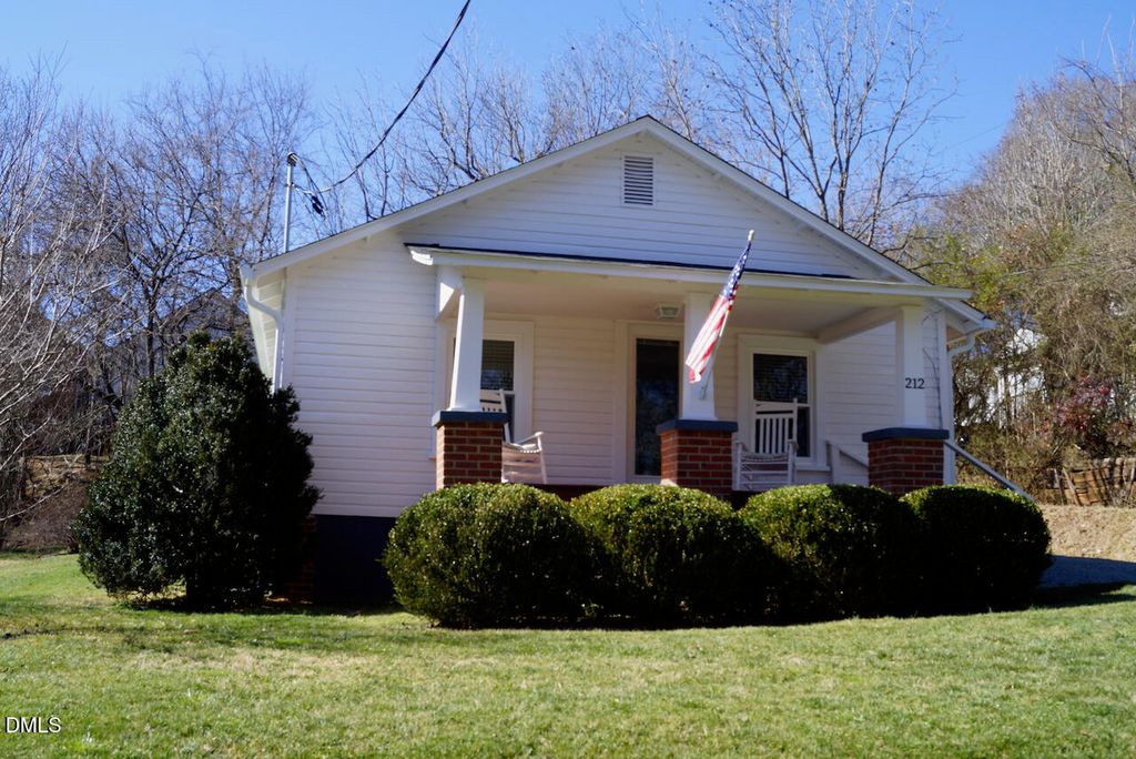 212 S Bellvue Street, Hillsborough, NC 27278