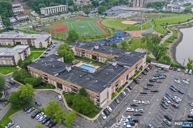 1111 River Road F26, Edgewater, NJ 07020