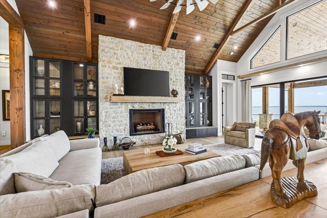 762 Sunset Court, Mabank, TX 75143