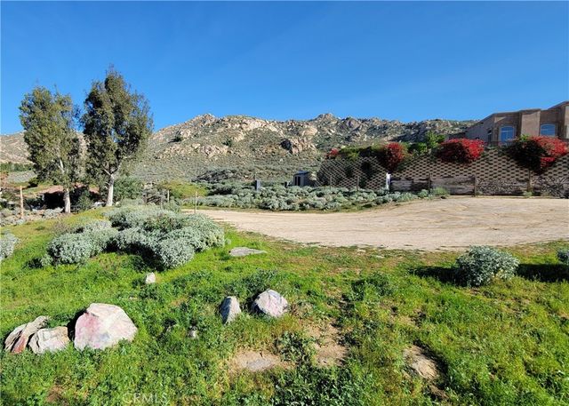 2935 Galaxie Heights Road, Riverside, CA 92507