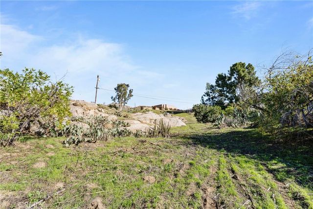 2935 Galaxie Heights Road, Riverside, CA 92507