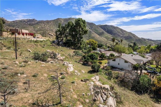 2935 Galaxie Heights Road, Riverside, CA 92507