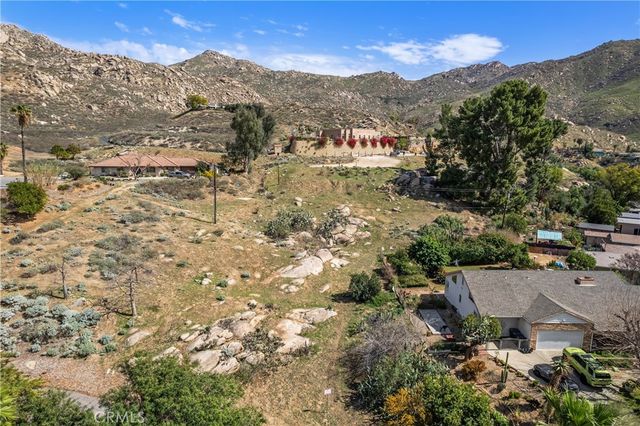 2935 Galaxie Heights Road, Riverside, CA 92507