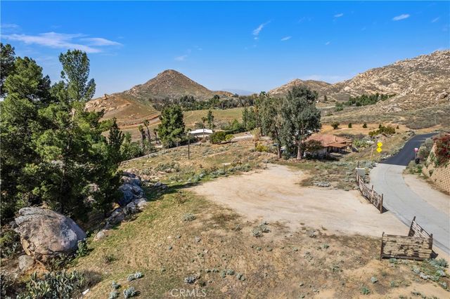 2935 Galaxie Heights Road, Riverside, CA 92507