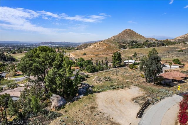 2935 Galaxie Heights Road, Riverside, CA 92507