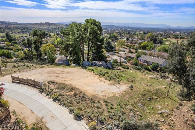 2935 Galaxie Heights Road, Riverside, CA 92507