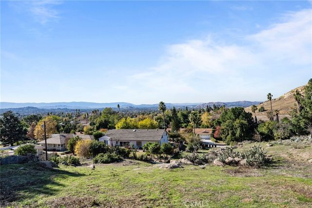 2935 Galaxie Heights Road, Riverside, CA 92507