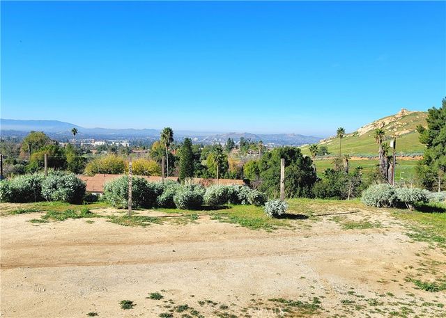 2935 Galaxie Heights Road, Riverside, CA 92507