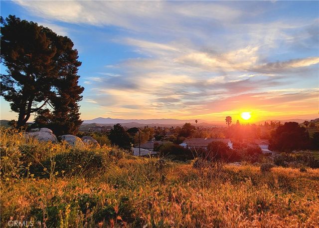 2935 Galaxie Heights Road, Riverside, CA 92507