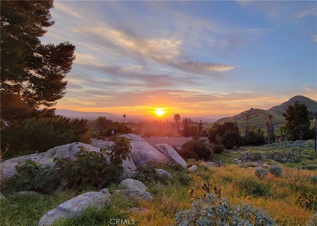 2935 Galaxie Heights Road, Riverside, CA 92507