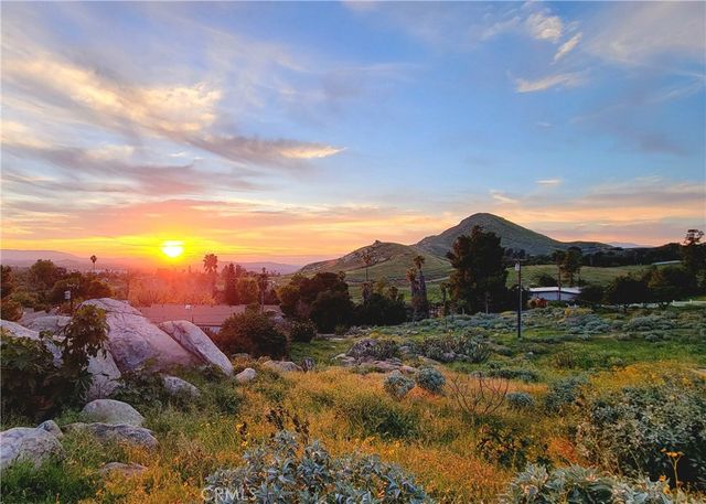 2935 Galaxie Heights Road, Riverside, CA 92507