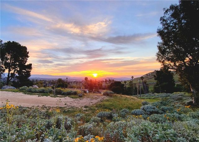 2935 Galaxie Heights Road, Riverside, CA 92507