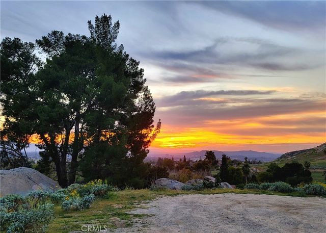2935 Galaxie Heights Road, Riverside, CA 92507