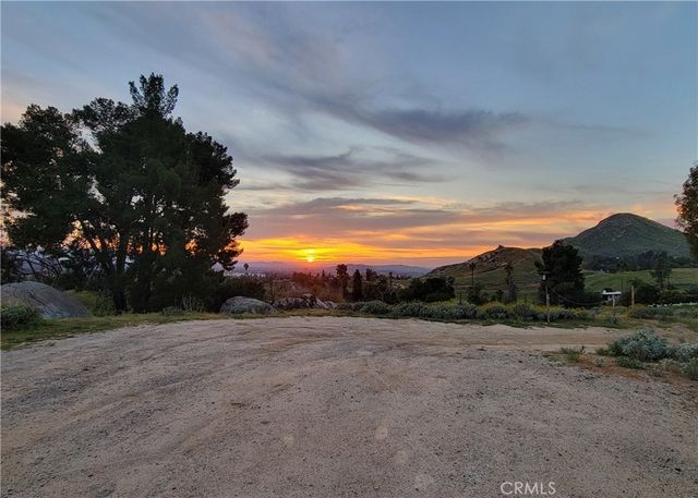 2935 Galaxie Heights Road, Riverside, CA 92507