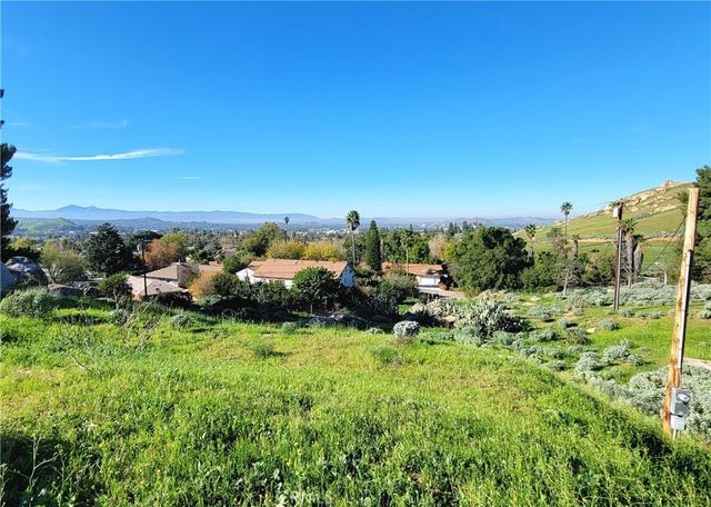 2935 Galaxie Heights Road, Riverside, CA 92507