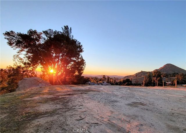 2935 Galaxie Heights Road, Riverside, CA 92507
