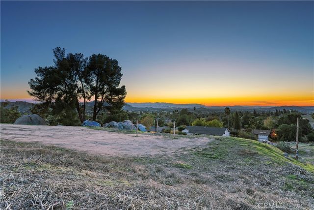 2935 Galaxie Heights Road, Riverside, CA 92507