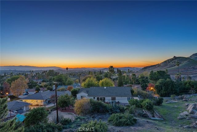 2935 Galaxie Heights Road, Riverside, CA 92507