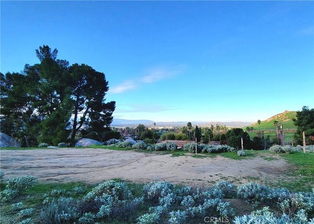 2935 Galaxie Heights Road, Riverside, CA 92507