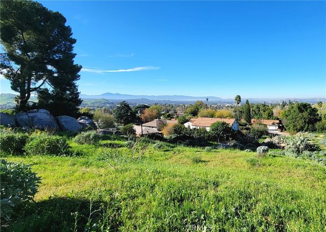 2935 Galaxie Heights Road, Riverside, CA 92507
