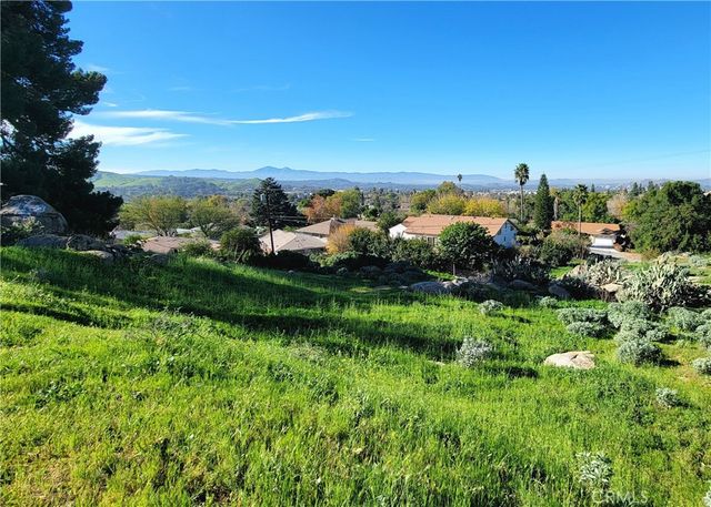 2935 Galaxie Heights Road, Riverside, CA 92507