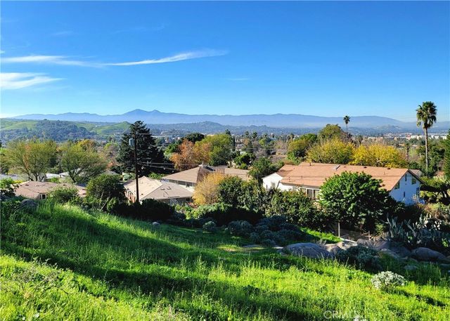 2935 Galaxie Heights Road, Riverside, CA 92507