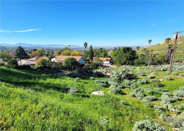 2935 Galaxie Heights Road, Riverside, CA 92507