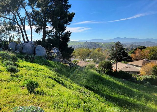 2935 Galaxie Heights Road, Riverside, CA 92507