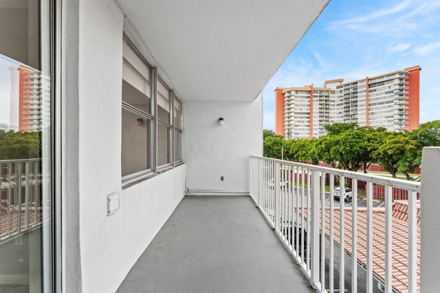 1300 NE Miami Gardens Drive 308E, Miami, FL 33179