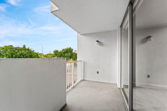 1300 NE Miami Gardens Drive 308E, Miami, FL 33179