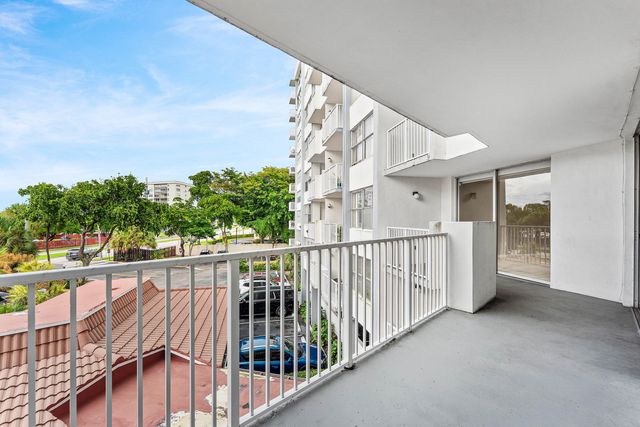 1300 NE Miami Gardens Drive 308E, Miami, FL 33179