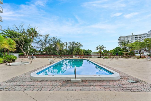 1300 NE Miami Gardens Drive 308E, Miami, FL 33179