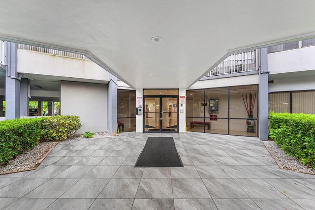 1300 NE Miami Gardens Drive 308E, Miami, FL 33179