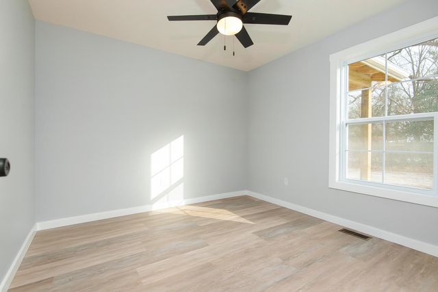 301 W Bedford Street, Marshfield, MO 65706