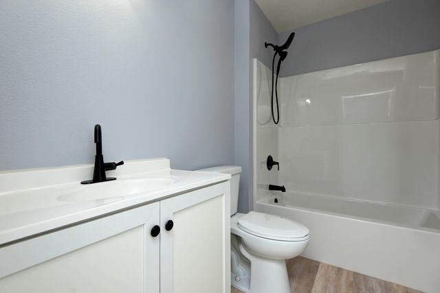 301 W Bedford Street, Marshfield, MO 65706