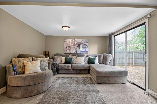 24061 Rensselaer Street, Oak Park, MI 48237